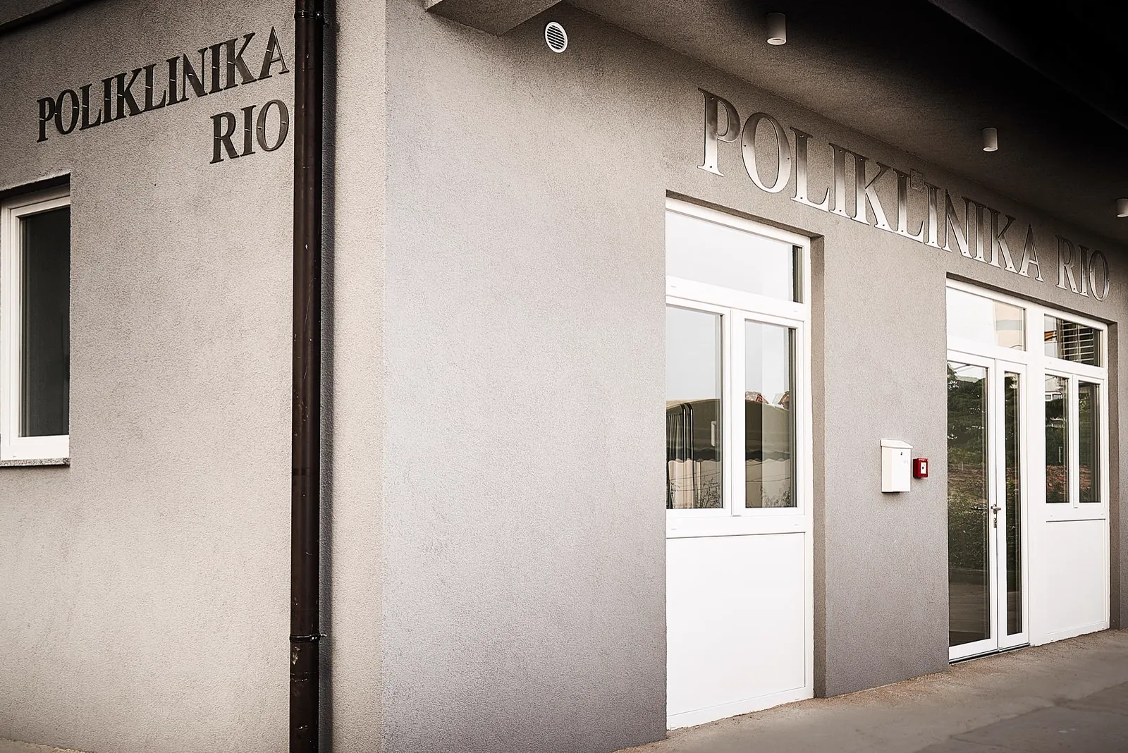 Poliklinika Rio — ulaz