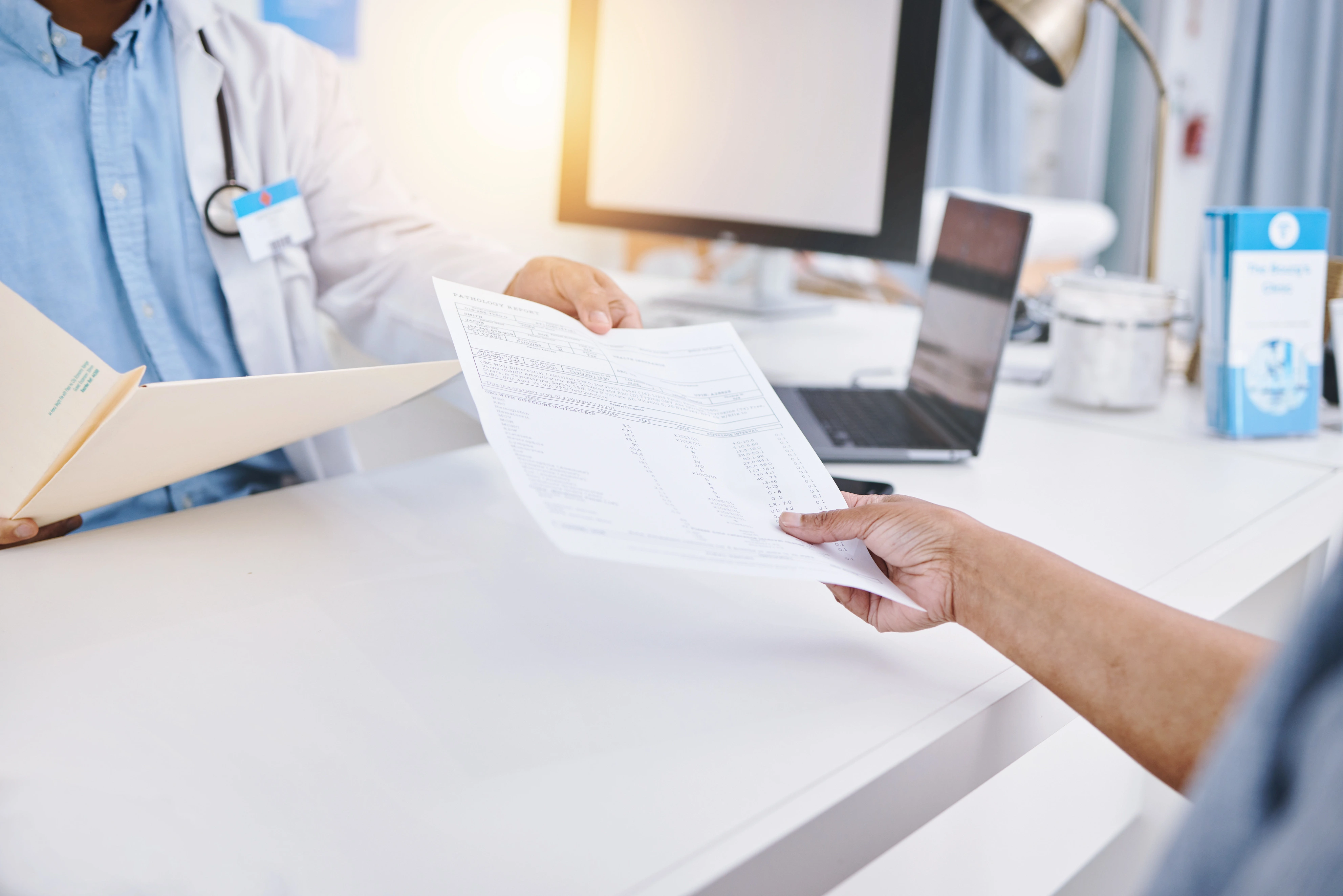 Predaja jasnog ispisa cijena pacijentu na recepciji