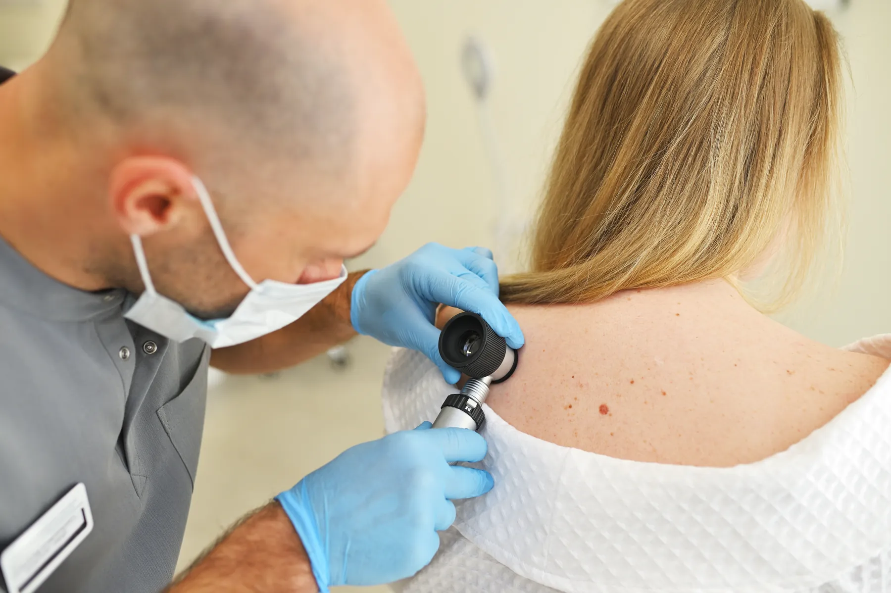 Dermatološki zahvat — uklanjanje kožne promjene